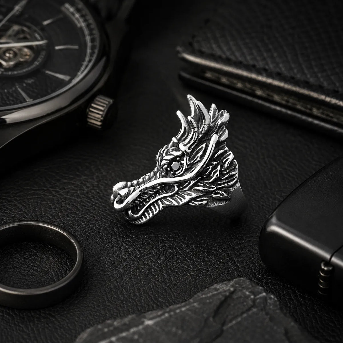 bague draconique massive détails écailles cornes