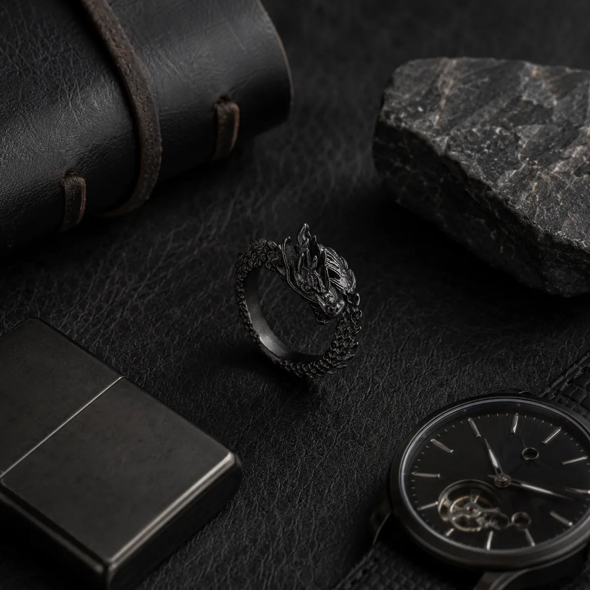 bague punk dragon noir reliefs premium