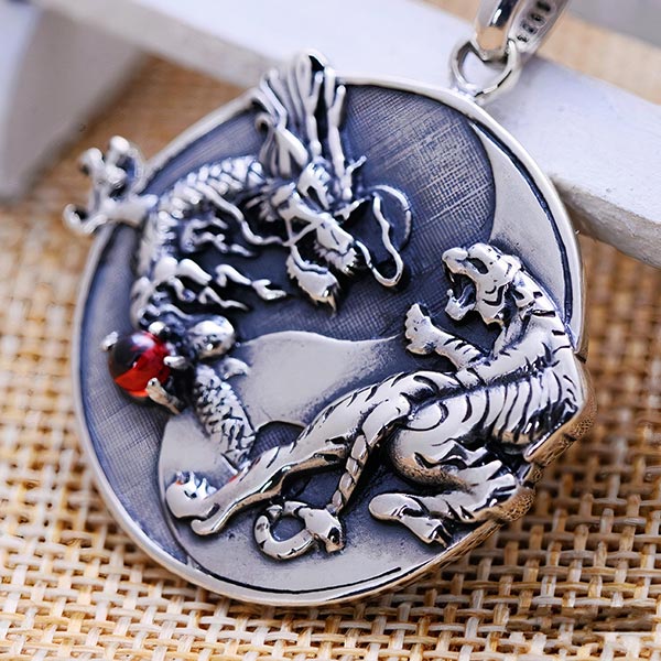 Collier Dragon Et Tigre