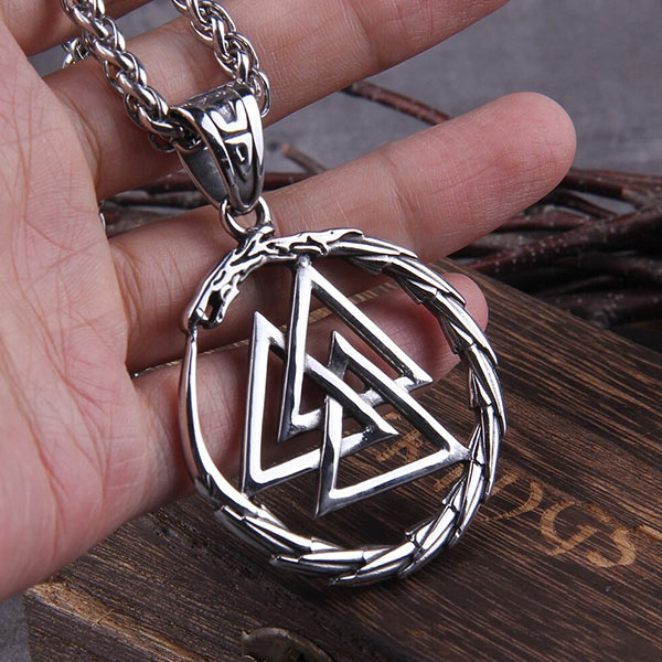 Collier Valknut